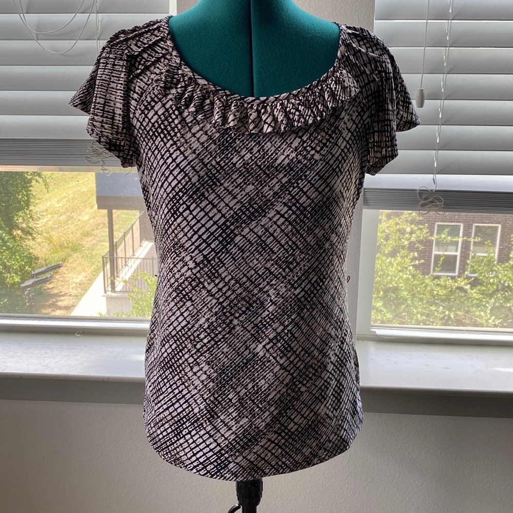 East 5th ruffled scoop neck short sleeve top
